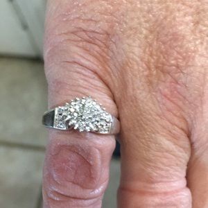 10 CARAT WHITE GOLD ENGAGEMENT RING